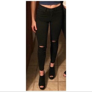 Distressed Black Skinny Jean
